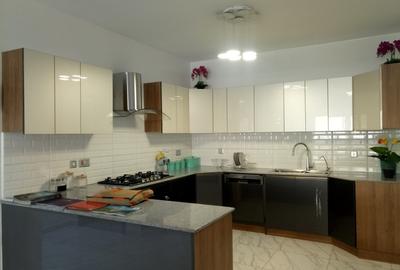 2 Bed Apartment with En Suite at Lavington - 4