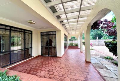 4 Bed House with En Suite in Mountain View - 4