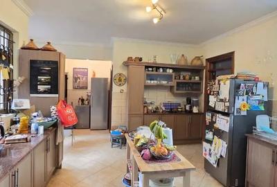 4 Bed House with En Suite in Kitisuru