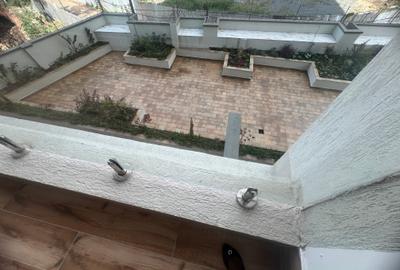 3 Bed Apartment with En Suite at Makueni Road