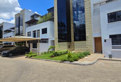 5 Bed Townhouse with En Suite at Convent Drive - 2