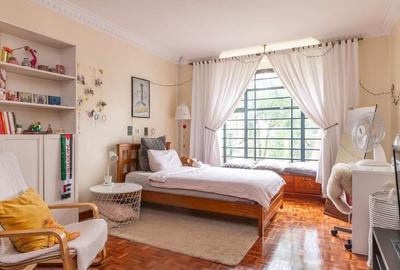5 Bed House with En Suite at Rosslyn