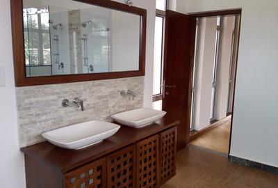 6 Bed House with En Suite in Karen - 2