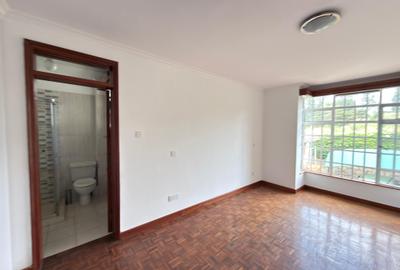 4 Bed Townhouse with En Suite in Rosslyn - 3
