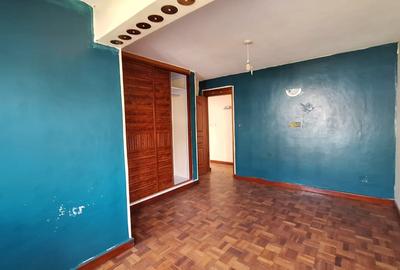 5 Bed Townhouse with En Suite at Lavington - 2
