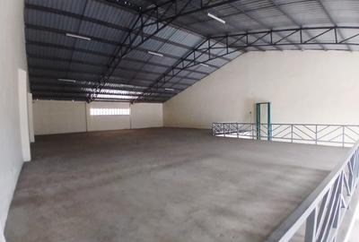 11,000 ft² Warehouse with Parking in Mombasa Road