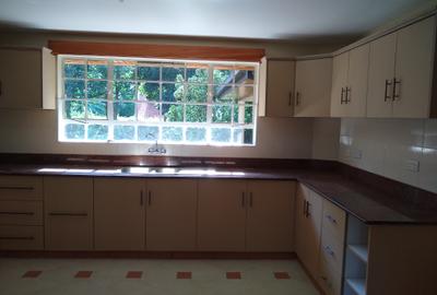 4 Bed House with En Suite at