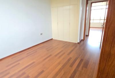 4 Bed Apartment with En Suite at 6Th Parklands