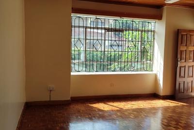 5 Bed Villa with En Suite at Lavington Green - 4