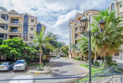 Serviced 2 Bed Apartment with En Suite in Parklands