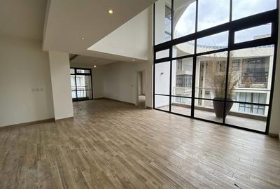 4 Bed Apartment with En Suite at Riverside Drive - 3