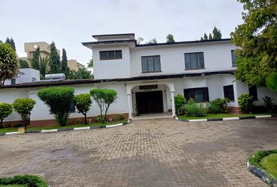 7 Bed House with Swimming Pool at Nyali