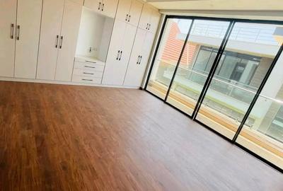 4 Bed House with En Suite at Membley - 2
