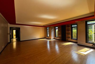 5 Bed Townhouse with En Suite in Lavington - 2