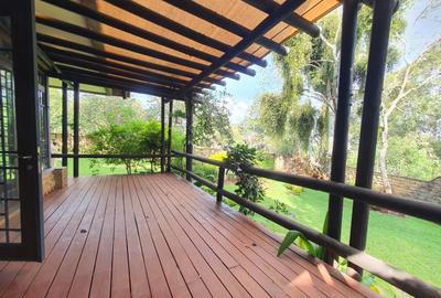 5 Bed Villa with En Suite at Lake View - 3