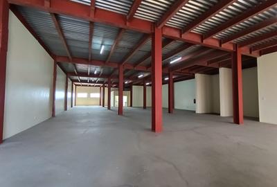 5,000 ft² Warehouse with Lift in Ruaraka