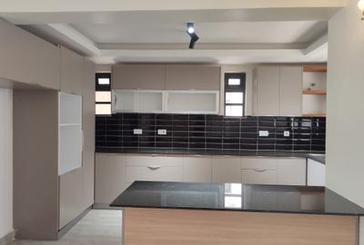 4 Bed Townhouse with En Suite in Eastern ByPass