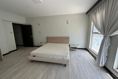 3 Bed Apartment with En Suite at Riverside - 2