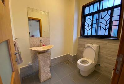 5 Bed Townhouse with En Suite in Kyuna