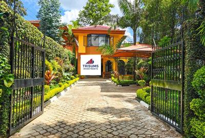 4 Bed Villa with En Suite in Brookside - 3
