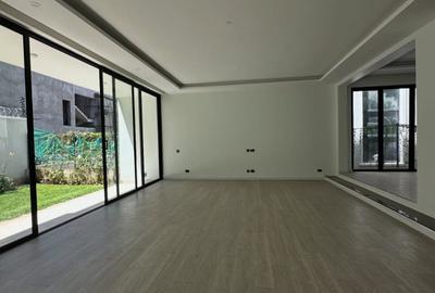 5 Bed Townhouse with En Suite in Lavington - 2