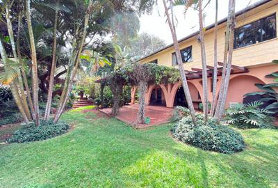 Commercial Property with Parking in Lavington