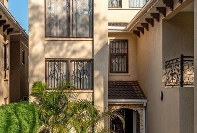 5 Bed House with En Suite in Lavington - 3