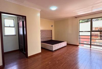 5 Bed Townhouse with En Suite in Lavington - 4