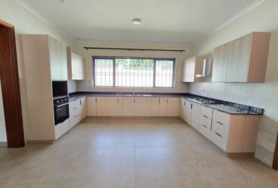 6 Bed House with En Suite in Loresho - 3
