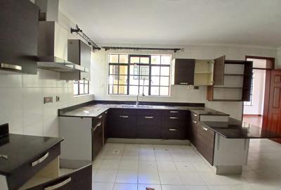 5 Bed Townhouse with En Suite at Lavington Green - 3