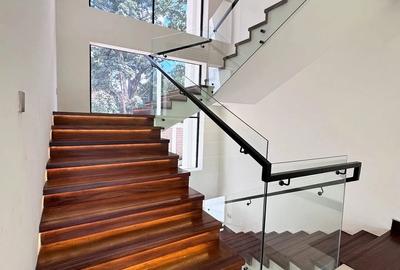 5 Bed Townhouse with En Suite in Kitisuru