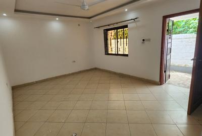 3 Bed House with En Suite at Majaoni - 2