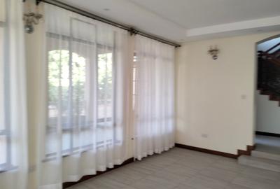 5 Bed Townhouse with En Suite in Runda