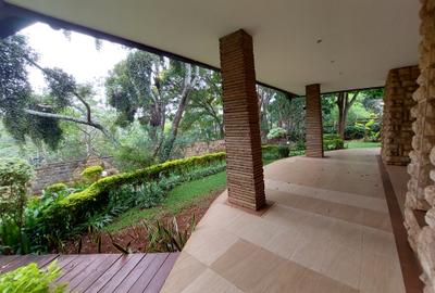 5 Bed Townhouse with En Suite at Lake View - 2