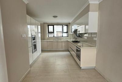 3 Bed Apartment with En Suite in Riverside - 4