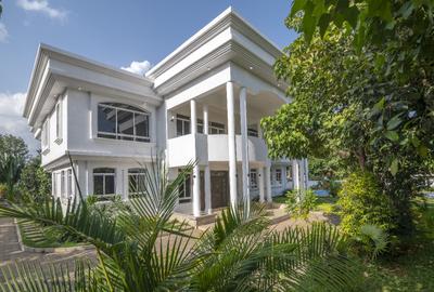 5 Bed Villa with En Suite in Runda - 4