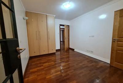 3 Bed Apartment with En Suite in Kileleshwa - 3