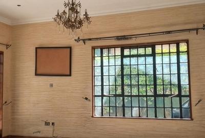 5 Bed Townhouse with En Suite in Spring Valley - 2