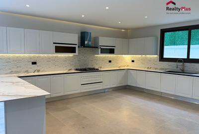 5 Bed Villa with En Suite in Lavington - 4