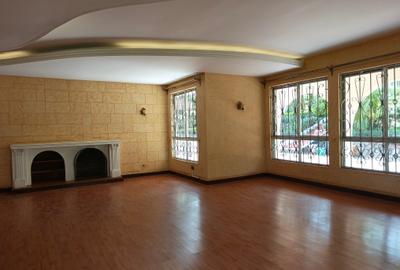 4 Bed House with En Suite in Nyari