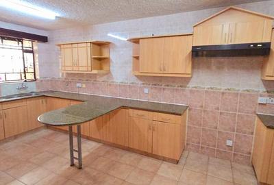 4 Bed House with En Suite at Lavington