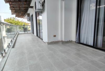 Serviced 3 Bed Apartment with En Suite at 2 Avanue