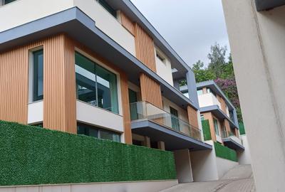 5 Bed Villa with En Suite at Chalbi Drive