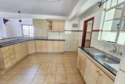 5 Bed Apartment with En Suite in Kileleshwa