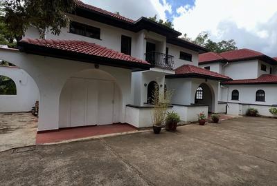 4 Bed Townhouse with En Suite at Riverside Drive - 2