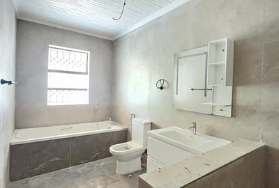 5 Bed House with En Suite in Runda - 3