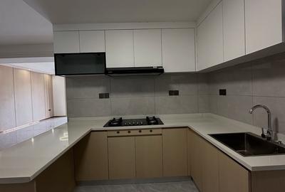 3 Bed Apartment with En Suite at Riverside Drive - 2
