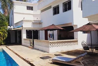 4 Bed Villa with En Suite in Kikambala