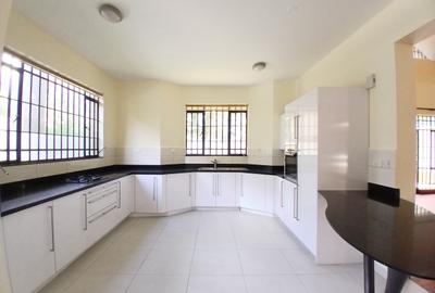 5 Bed Townhouse with En Suite at Lavington Green - 4