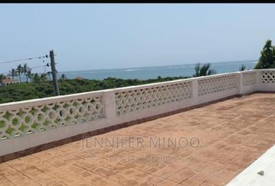 10 Bed House with En Suite at Nyali Mombasa